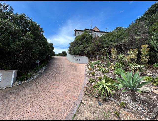 8 BEDROOM HOUSE FOR SALE IN PARADISE BEACH